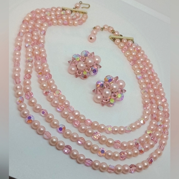 * Vintage Pink Aurora Borealis & Faux Pearl Necklace & Clip On Earrings SET - Picture 1 of 8
